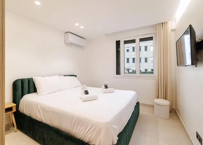 Modern In 6 People Apartment