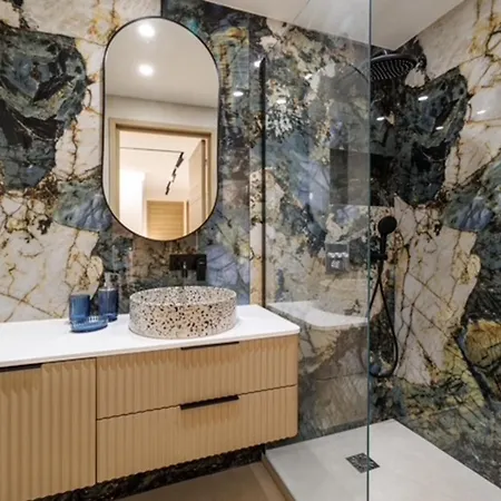 Modern In 6 People * Cannes