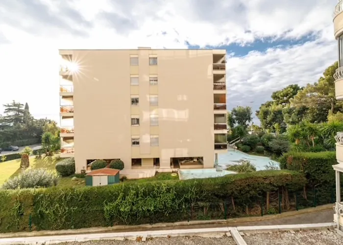 Modern In 6 People * Cannes